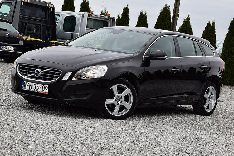 Volvo V60 2.0D3 163Km 5-cyl Navi Skóra Gwarancja zdjęcie 17