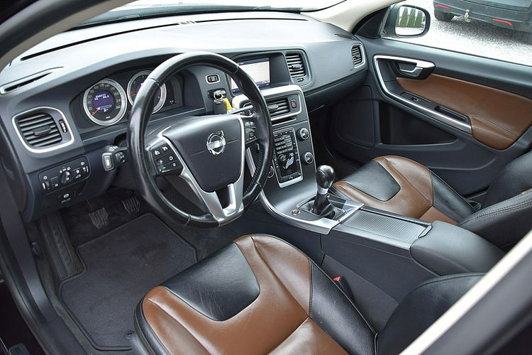 Volvo V60 2.0D3 163Km 5-cyl Navi Skóra Gwarancja zdjęcie 5