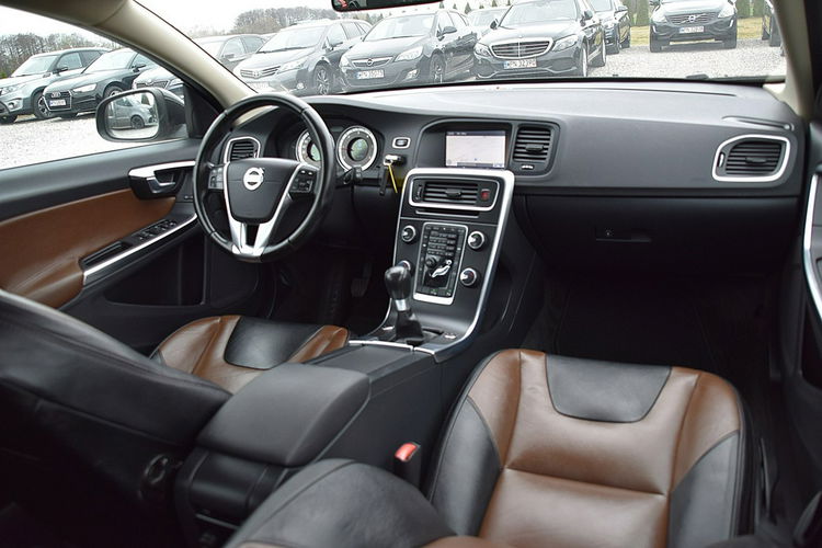 Volvo V60 2.0D3 163Km 5-cyl Navi Skóra Gwarancja zdjęcie 6