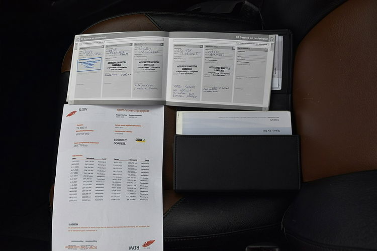 Volvo V60 2.0D3 163Km 5-cyl Navi Skóra Gwarancja zdjęcie 8