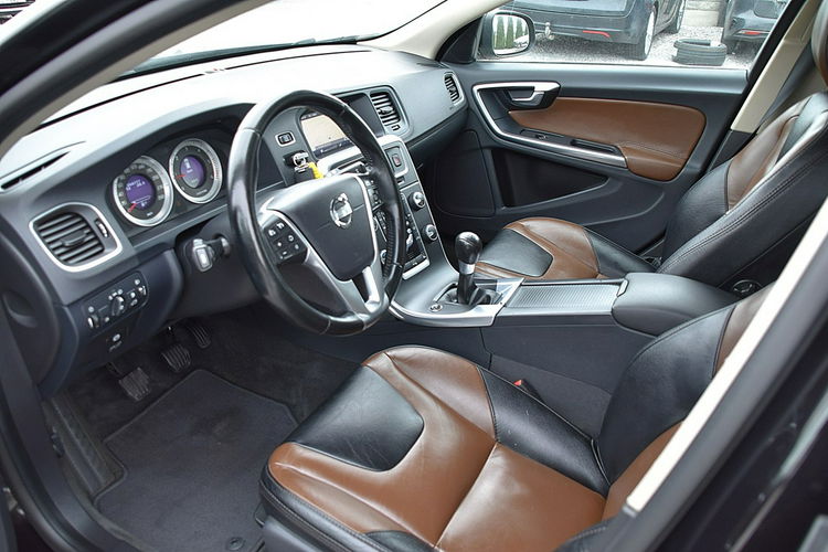 Volvo V60 2.0D3 163Km 5-cyl Navi Skóra Gwarancja zdjęcie 9