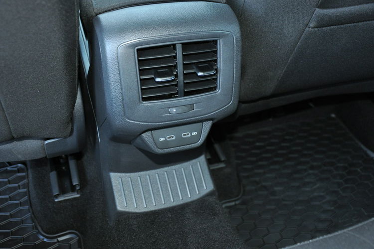 Volkswagen T-Roc 1.5TSI 150KM Manual 6-G SpecialEdition Nawigacja Kamera Czujniki 1wł zdjęcie 22