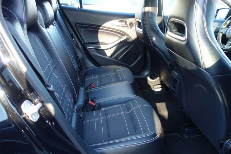 GLA 200 Mercedes GLA200 2016 1.6 benzyna 157km automat pół skóry 145tyś km zdjęcie 12