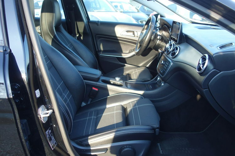 GLA 200 Mercedes GLA200 2016 1.6 benzyna 157km automat pół skóry 145tyś km zdjęcie 14