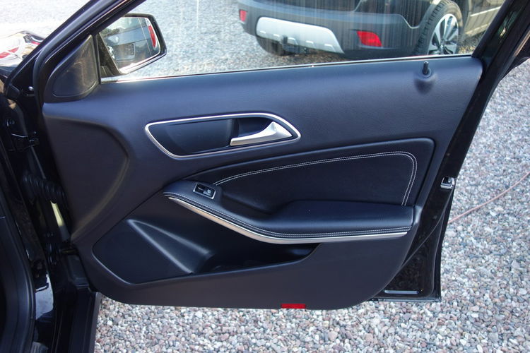 GLA 200 Mercedes GLA200 2016 1.6 benzyna 157km automat pół skóry 145tyś km zdjęcie 15