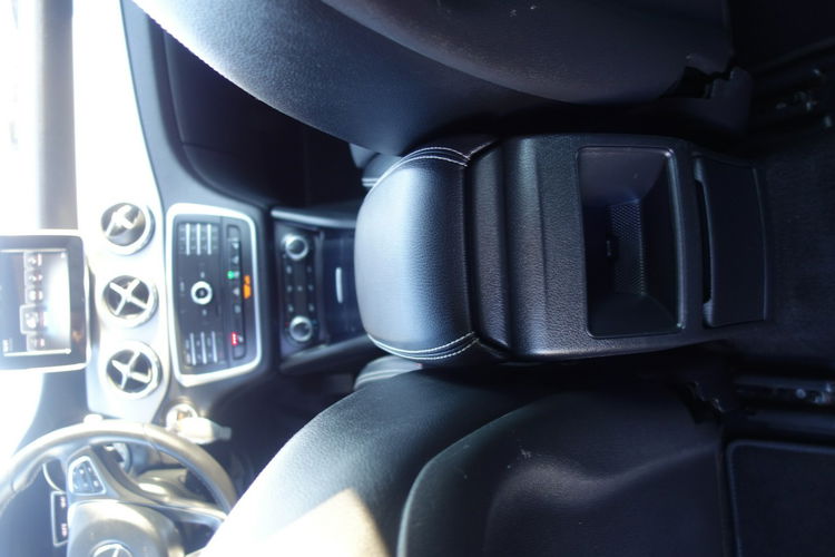 GLA 200 Mercedes GLA200 2016 1.6 benzyna 157km automat pół skóry 145tyś km zdjęcie 17