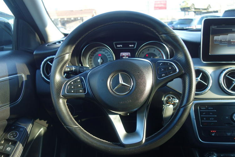 GLA 200 Mercedes GLA200 2016 1.6 benzyna 157km automat pół skóry 145tyś km zdjęcie 23
