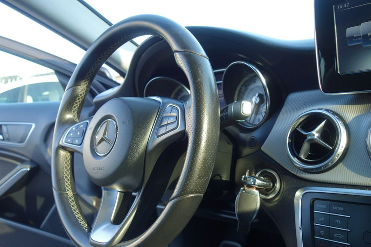 GLA 200 Mercedes GLA200 2016 1.6 benzyna 157km automat pół skóry 145tyś km zdjęcie 24