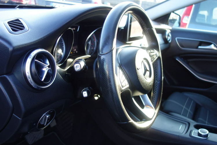 GLA 200 Mercedes GLA200 2016 1.6 benzyna 157km automat pół skóry 145tyś km zdjęcie 25