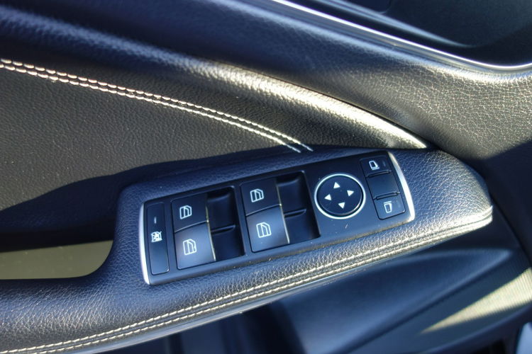 GLA 200 Mercedes GLA200 2016 1.6 benzyna 157km automat pół skóry 145tyś km zdjęcie 27