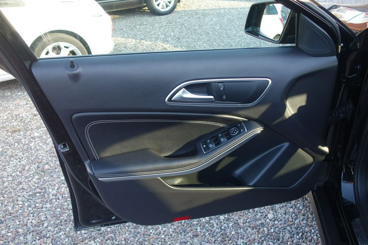 GLA 200 Mercedes GLA200 2016 1.6 benzyna 157km automat pół skóry 145tyś km zdjęcie 8