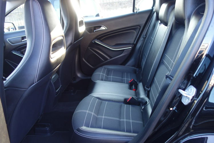 GLA 200 Mercedes GLA200 2016 1.6 benzyna 157km automat pół skóry 145tyś km zdjęcie 9