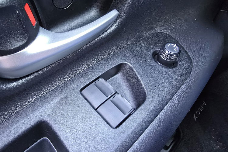 Toyota Aygo X Książka serwisowa + 2 klucze zdjęcie 15