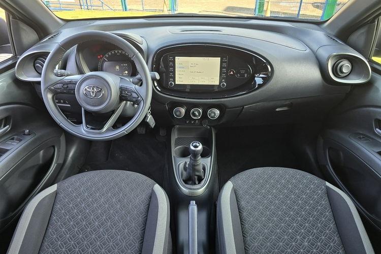Toyota Aygo X Książka serwisowa + 2 klucze zdjęcie 22