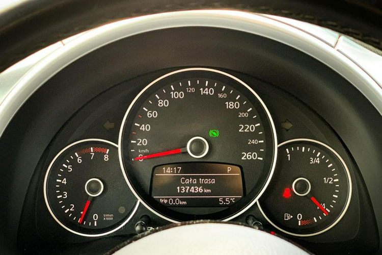 Volkswagen Beetle 2.0 220KM Cabrio R-line zdjęcie 16