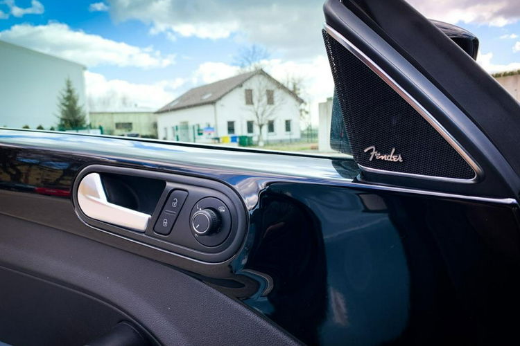 Volkswagen Beetle 2.0 220KM Cabrio R-line zdjęcie 21