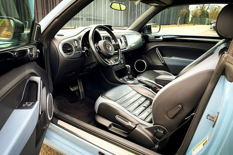 Volkswagen Beetle 2.0 220KM Cabrio R-line zdjęcie 5