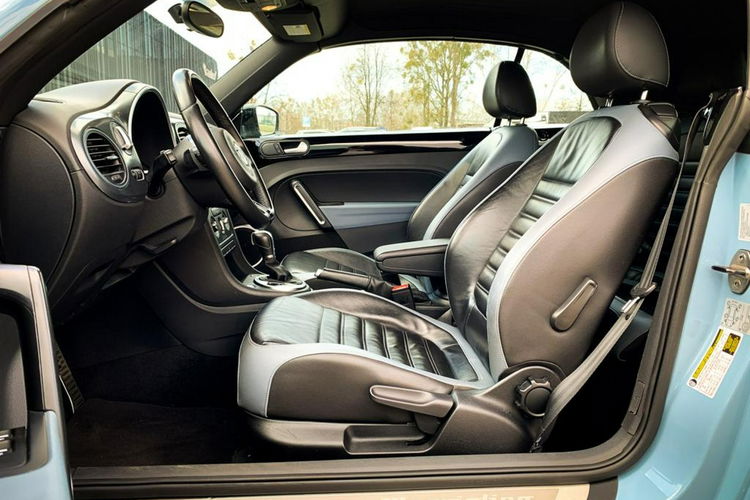 Volkswagen Beetle 2.0 220KM Cabrio R-line zdjęcie 7