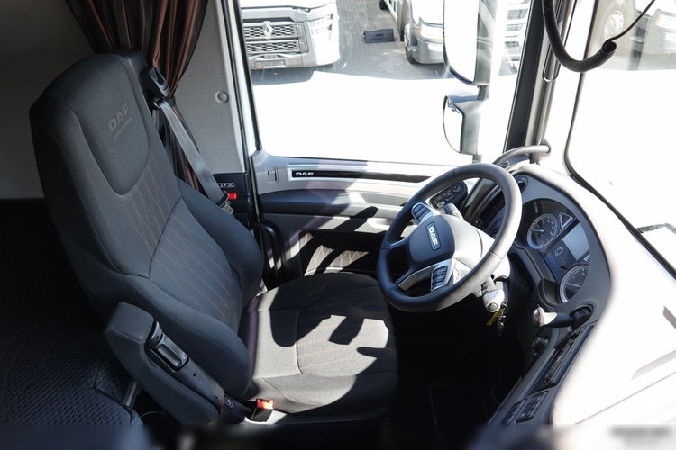 DAF XF 480 / 6x2 / 60m3 / FIRANKA 7.75 m / SOLÓWKA / OŚ PODNOSZONA / KLIMA POSTOJOWA / PO KONTRAKCIE SERWISOWYM zdjęcie 37