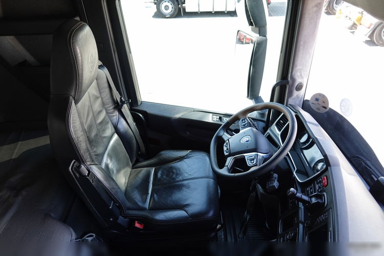 Scania S 500 / HYDRAULIKA / RETARDER / CAŁA NA PODUSZKACH / KLIMA POSTOJOWA / SKÓRY / ALUFELGI / FULL OPCJA / PO KONTRAKCIE SERWISOWYM zdjęcie 29