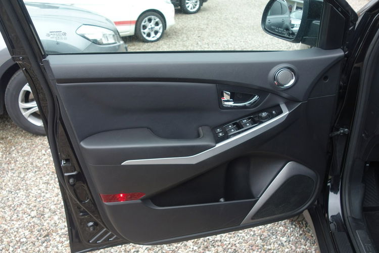 Korando SsangYong Korando 2015 2.0 benzyna 150km 105tyś km automat skóry 4x4 zdjęcie 8