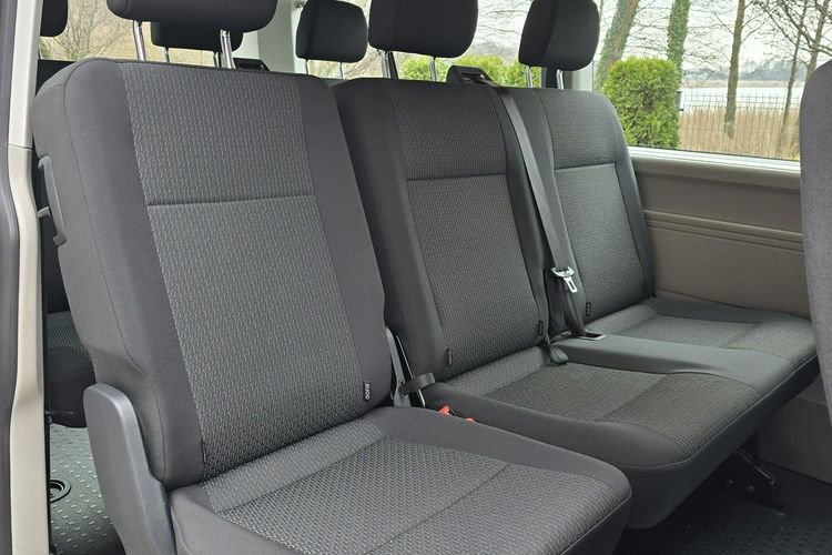 Volkswagen Caravelle LONG 2.0 TDi DSG 8-osobowy / I-właściciel / / Bezwypadkowy zdjęcie 8