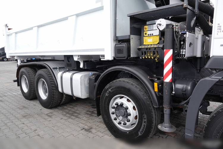 Mercedes -BENZ ACTROS 3241 / 8X4 / 2 STR WYWROTKA HYDROBURTA / BORMATIC / + HDS PALFINGER PK 18002-EH  / EPS + SPRZĘGŁO / SPROWADZONY zdjęcie 27