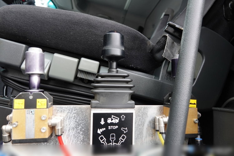 Mercedes -BENZ ACTROS 3241 / 8X4 / 2 STR WYWROTKA HYDROBURTA / BORMATIC / + HDS PALFINGER PK 18002-EH  / EPS + SPRZĘGŁO / SPROWADZONY zdjęcie 40