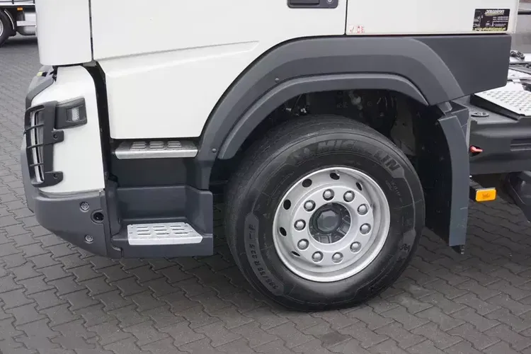 Volvo FMX / 500 / EURO 6 / ACC / GLBETROTTER / MAŁY PRZEBIEG zdjęcie 32