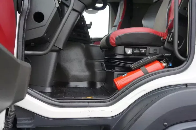 Volvo FMX / 500 / EURO 6 / ACC / GLBETROTTER / MAŁY PRZEBIEG zdjęcie 33