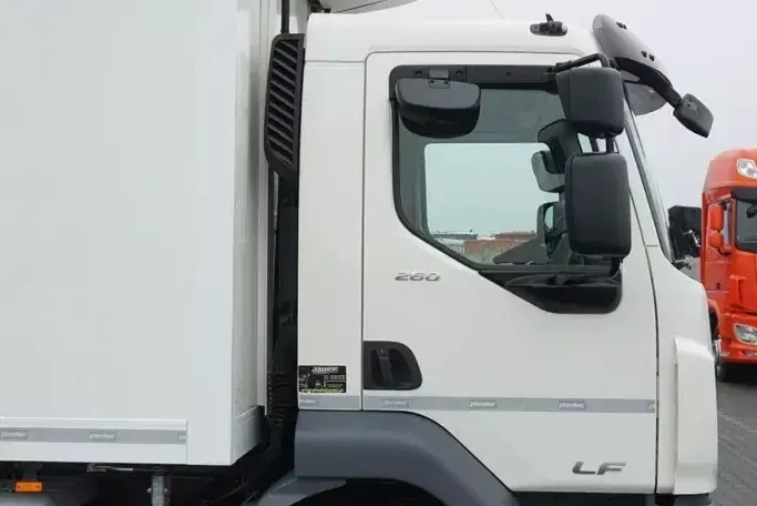 DAF LF / 260 / EURO 6 / CHŁODNIA + WINDA / 17 PALET / ŁAD. 7840 KG zdjęcie 37