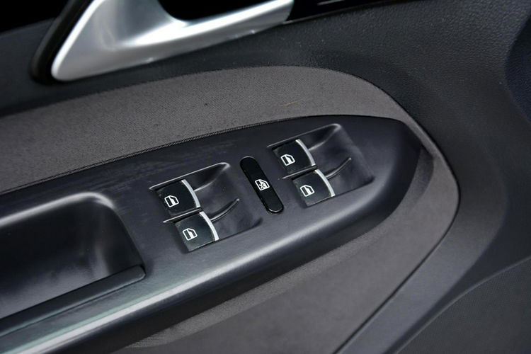 Volkswagen Touran 2.0 TDI 140KM DSG Navi Kamera 2xParktronik Park Assist Właśc. zdjęcie 32