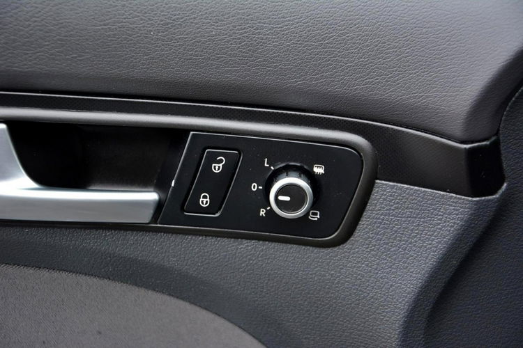 Volkswagen Touran 2.0 TDI 140KM DSG Navi Kamera 2xParktronik Park Assist Właśc. zdjęcie 33