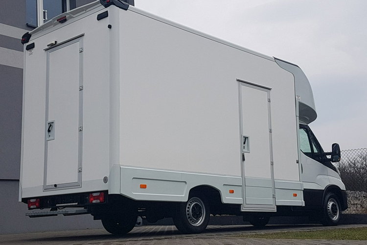 Iveco Daily KONTENER NISKOPODŁOGOWY 4.43x2.23x2.42 SKLEP BAR FOODTRUCK KAMPER AC zdjęcie 29