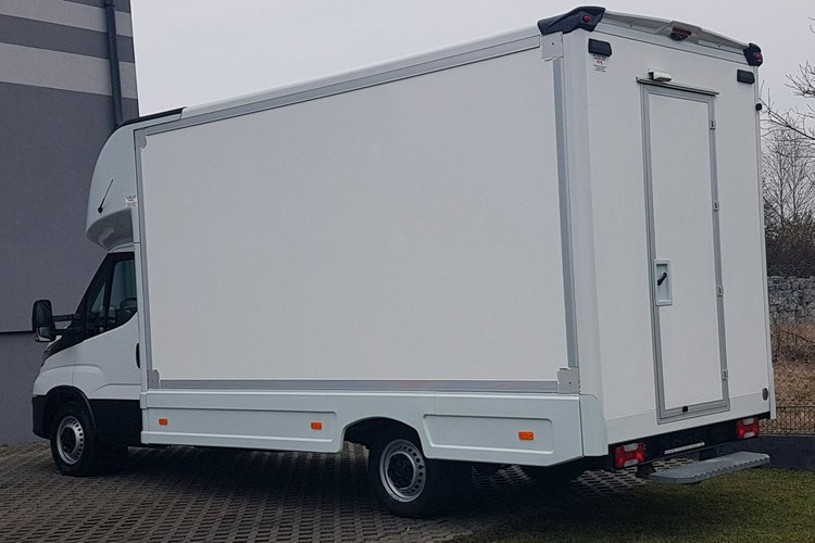 Iveco Daily KONTENER NISKOPODŁOGOWY 4.43x2.23x2.42 SKLEP BAR FOODTRUCK KAMPER AC zdjęcie 3
