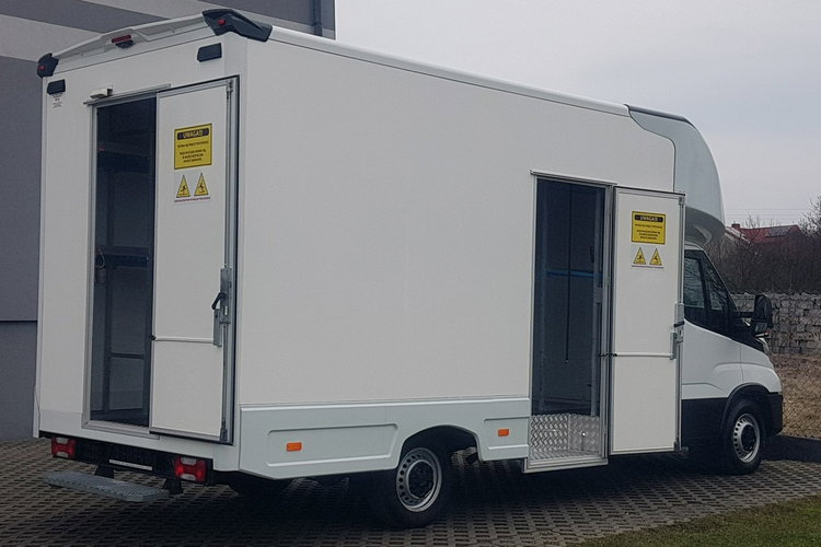 Iveco Daily KONTENER NISKOPODŁOGOWY 4.43x2.23x2.42 SKLEP BAR FOODTRUCK KAMPER AC zdjęcie 39