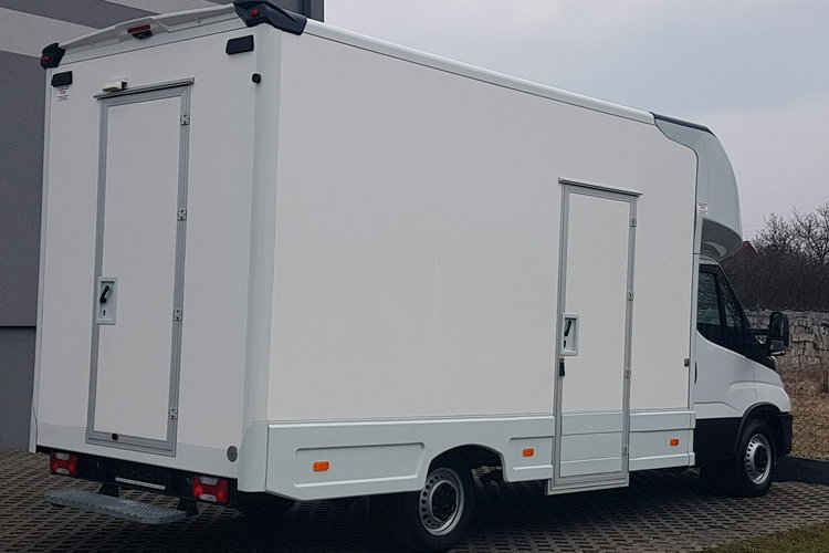 Iveco Daily KONTENER NISKOPODŁOGOWY 4.43x2.23x2.42 SKLEP BAR FOODTRUCK KAMPER AC zdjęcie 4