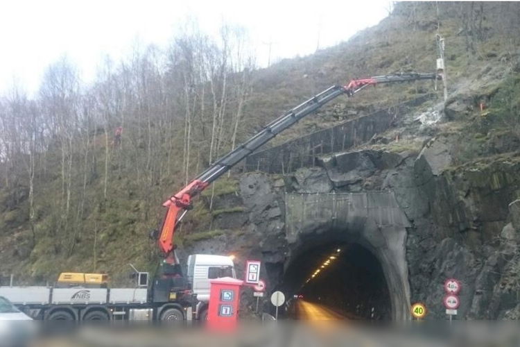 MAN TGS 41.480 / 8X6 / SKRZYNIOWY + HDS PALFINGER PK 92002-SH F + FLY JIB 170 E / WYSIĘG 34 M / MAX UDŹWIG 26 000 KG / STEROWANIE RADIOWE / 5 PODPÓR / 7 FUNKCJI / FULL SERWIS / FULL SERWIS PALFIN zdjęcie 2