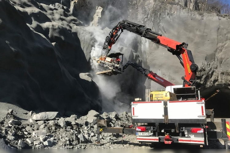 MAN TGS 41.480 / 8X6 / SKRZYNIOWY + HDS PALFINGER PK 92002-SH F + FLY JIB 170 E / WYSIĘG 34 M / MAX UDŹWIG 26 000 KG / STEROWANIE RADIOWE / 5 PODPÓR / 7 FUNKCJI / FULL SERWIS / FULL SERWIS PALFIN zdjęcie 4