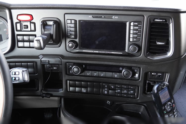 Scania R 450 / RETARDER / KLIMA POSTOJOWA / OPONY 100% / PO KONTRAKCIE SERWISOWYM zdjęcie 31