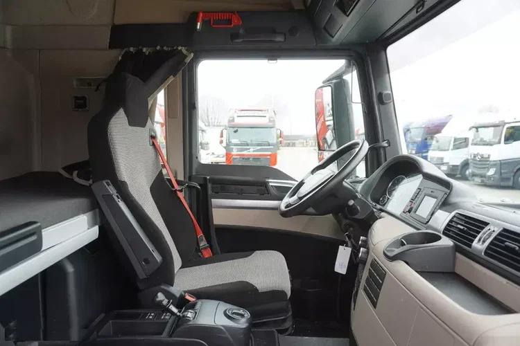 MAN TGS 35.420 8x2 / rama 6.57 m / 3 osie skrętne / 18 t ładowności zdjęcie 27