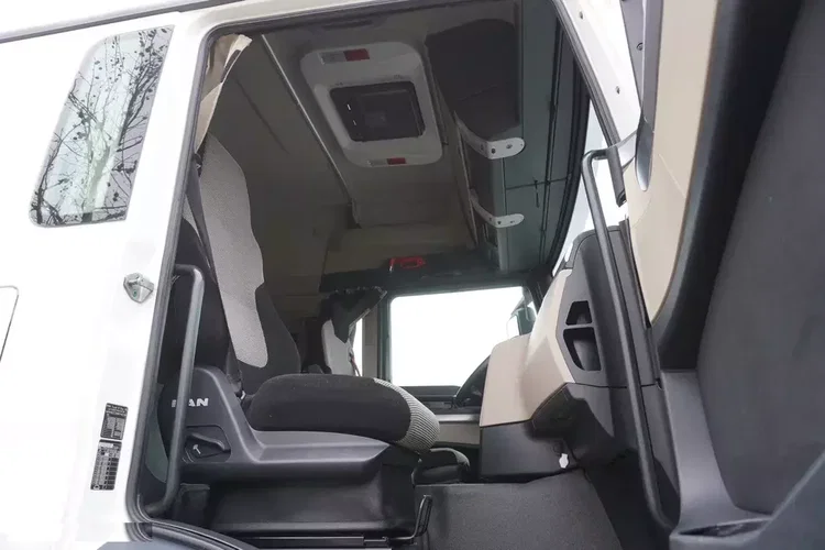 MAN TGS 35.420 8x2 / rama 6.57 m / 3 osie skrętne / 18 t ładowności zdjęcie 28