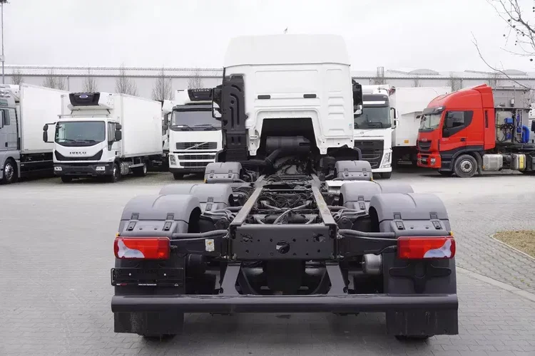 MAN TGS 35.420 8x2 / rama 6.57 m / 3 osie skrętne / 18 t ładowności zdjęcie 3