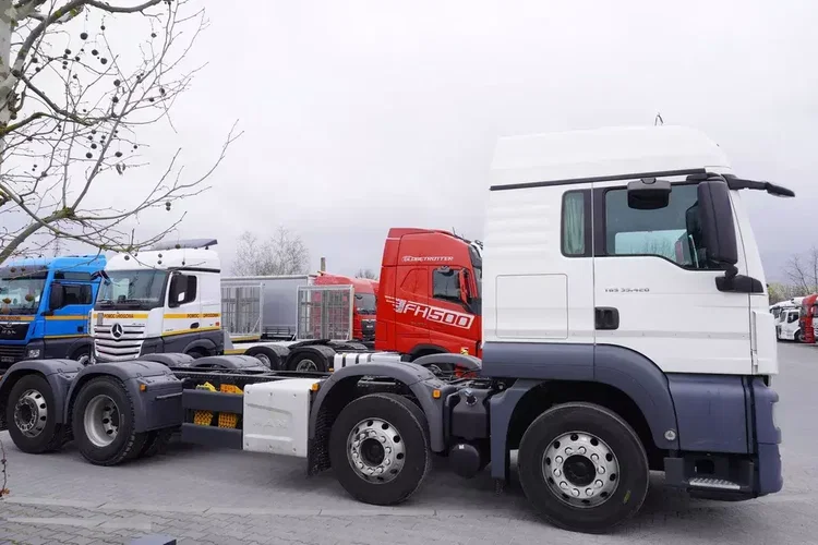 MAN TGS 35.420 8x2 / rama 6.57 m / 3 osie skrętne / 18 t ładowności zdjęcie 5