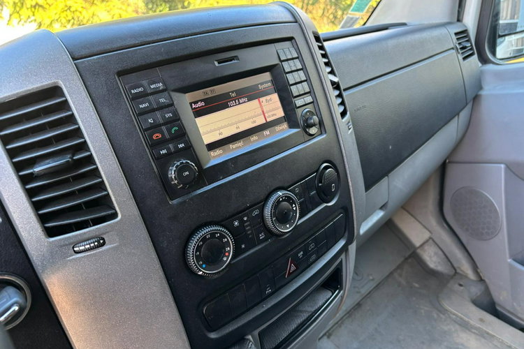 Volkswagen Crafter 2.0 165KM 2015 L2H2 Klimatyzacja Tempomat Książka serwisowa zdjęcie 8