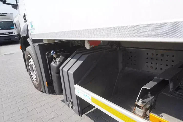 Mercedes Antos 1824 / 100 tys. km / Chłodnia Lecapitaine Thermoking T800R zdjęcie 12