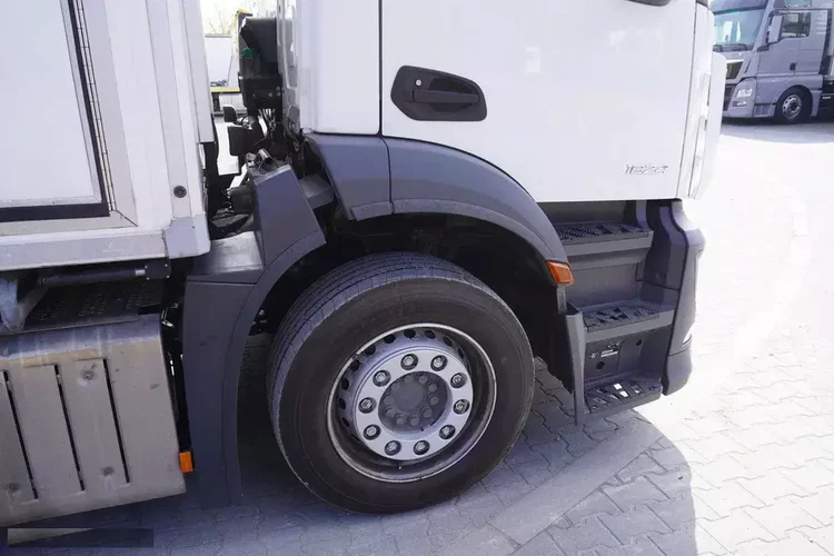 Mercedes Antos 1824 / 100 tys. km / Chłodnia Lecapitaine Thermoking T800R zdjęcie 17