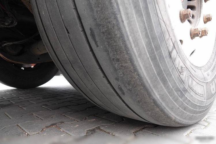 STOKOTA   / CYSTERNA DO PALIWA / 37 800 L / 4 KOMORY / OŚ PODNOSZONA / SAF  zdjęcie 19