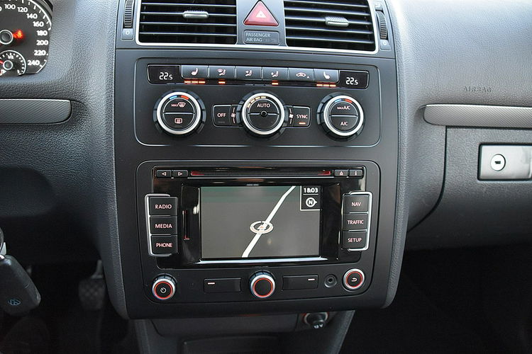 Volkswagen Touran 2.0TDI 140Km Podgrzewane fotele Navi Gwarancja zdjęcie 7