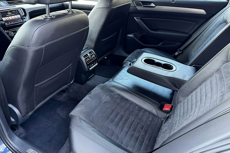 Volkswagen Passat Highline LED Aktywny Tempomat Kamera Gwarancja zdjęcie 12